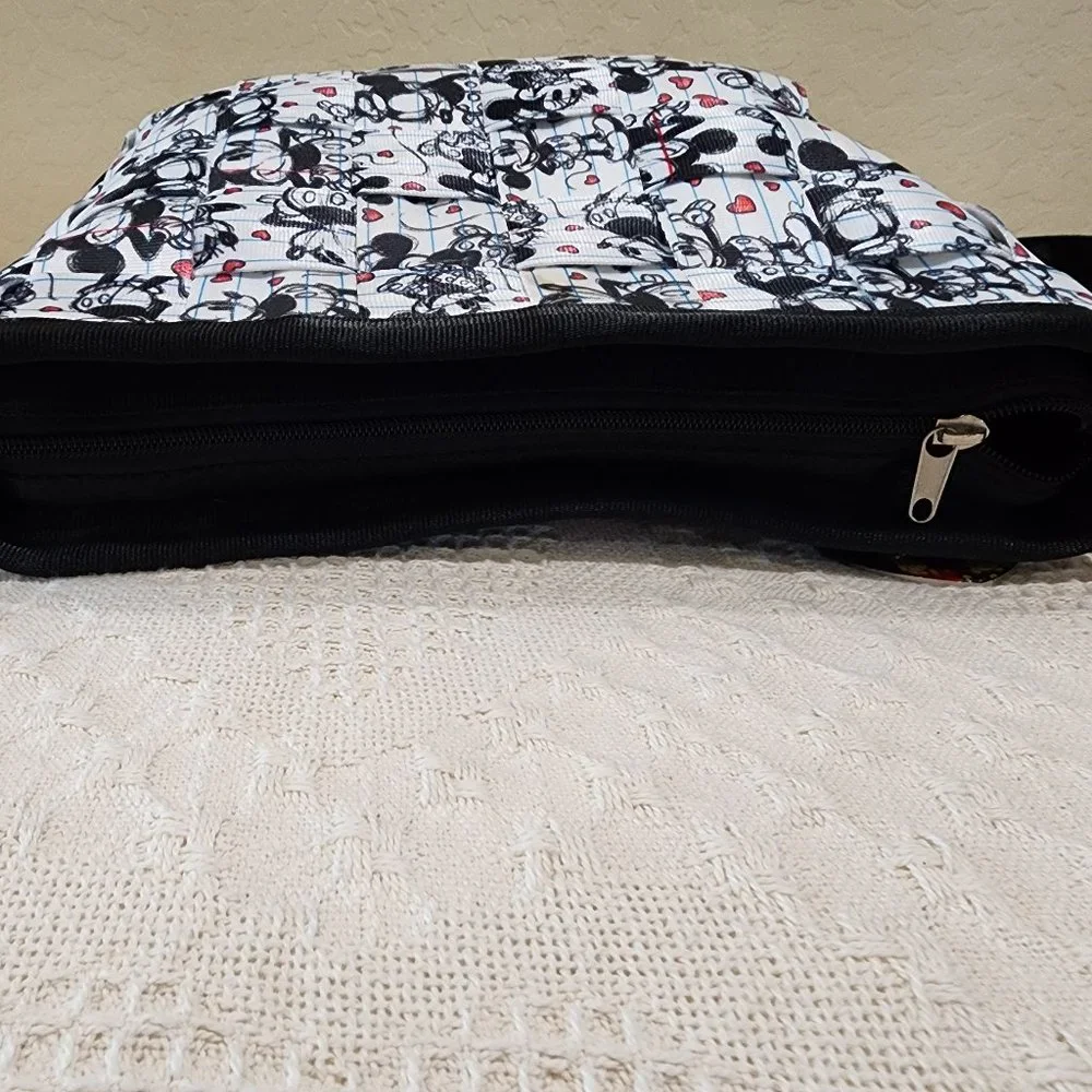 Disney Couture Mickey Minnie Sweethearts Love Black White Purse Harveys Seatbelt